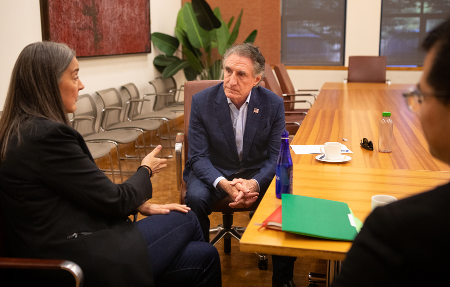 Doug Burgham meets Hamm Fellows 